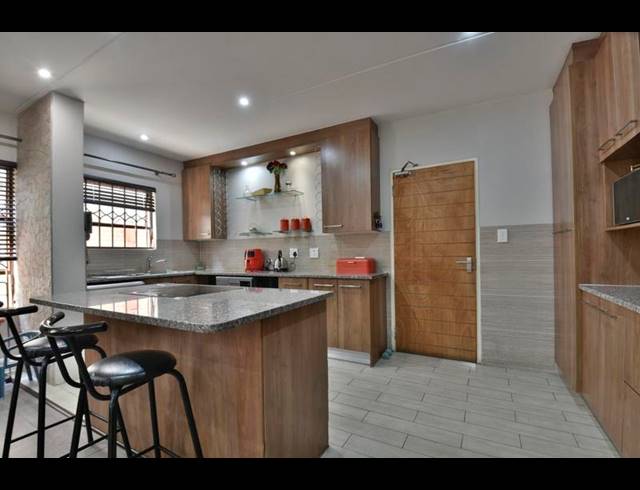 3 BEDROOM HOUSE FOR SALE IN FERNDALE